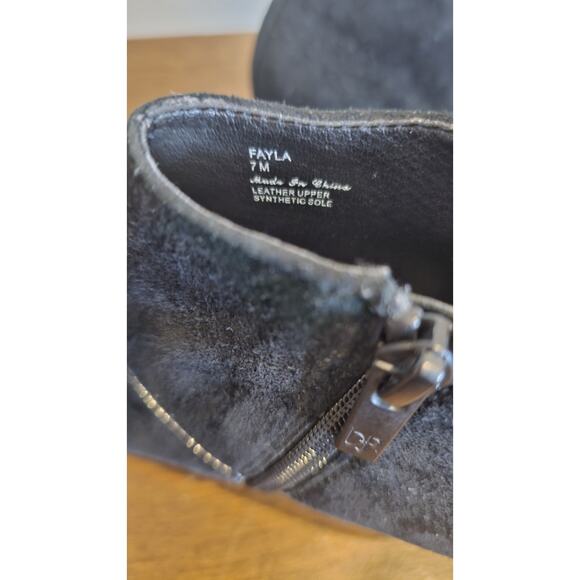 Donald Pliner Fayla Suede Ankle Boots Size 7 - Picture 9 of 11